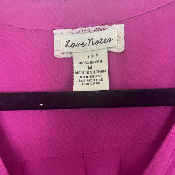 LOVE NOTES Gorgeous magenta color blouse - Picture 2 of 7